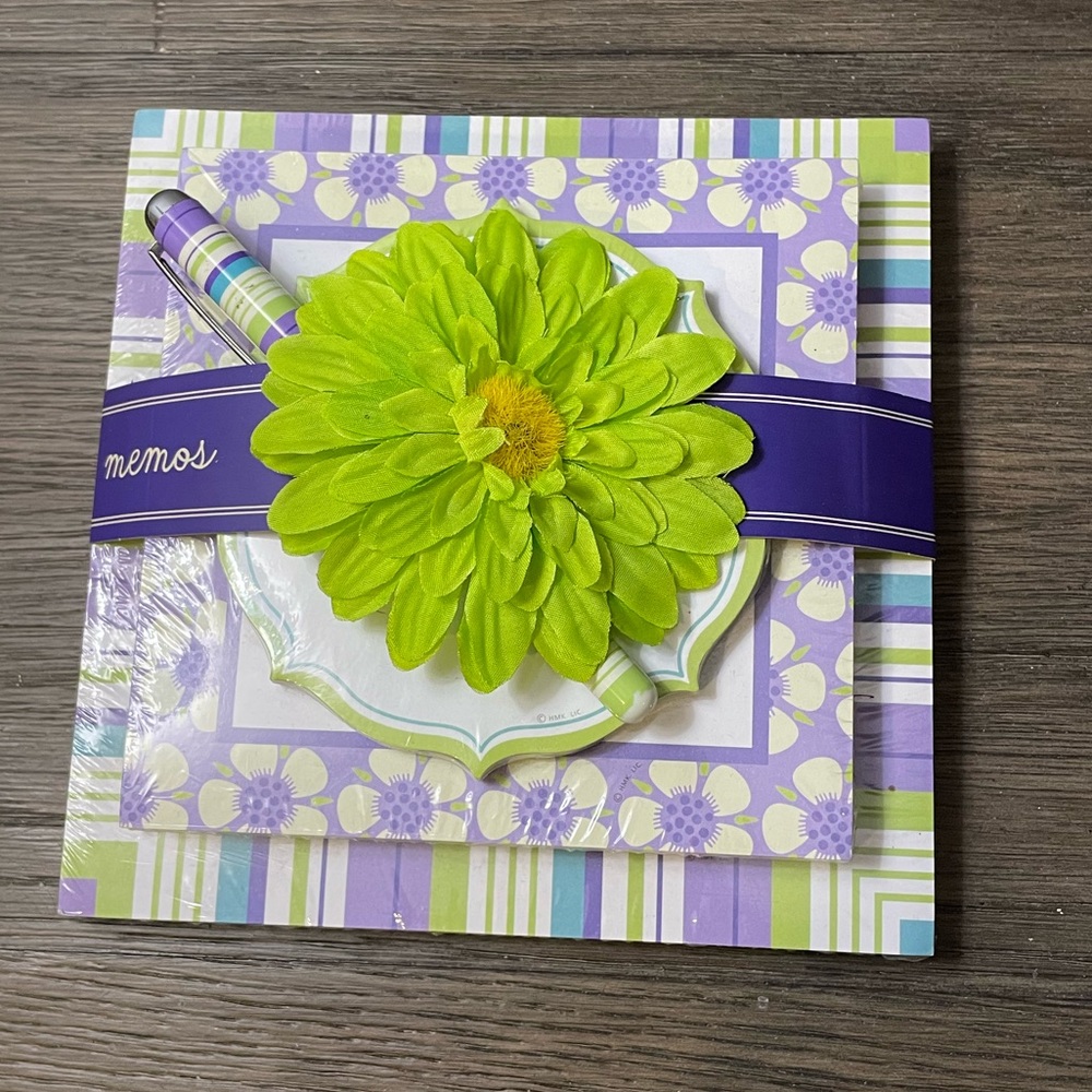 Hallmark Memo Pad Set with Pen NWOT